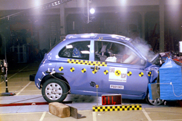 Краш тест Nissan Micra (2003)
